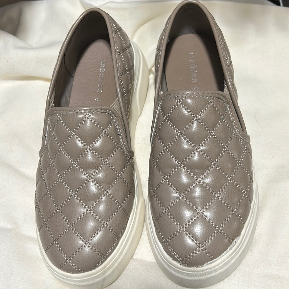 Madden Girl Cupid Slip On-Taupe, Size 6